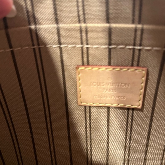 Louis Vuitton Monogram Pouchette - Picture 9 of 15